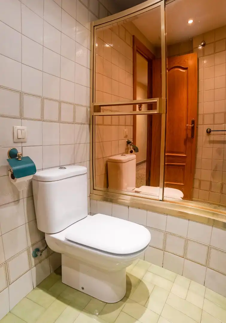 Bathroom of Flat for sale in Zaragoza  with Air Conditioner, Heating and Storage room