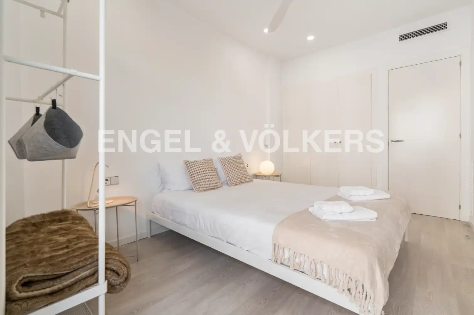 Bedroom of Flat for rent in Barcelona  with Air Conditioner, Heating and Parquet flooring