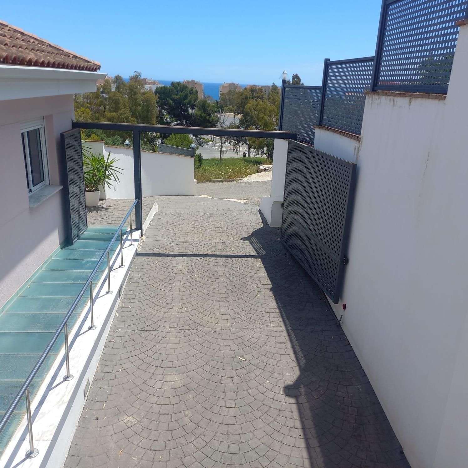 Terrassa de Casa o xalet en venda en Torremolinos amb Aire condicionat, Calefacció i Terrassa