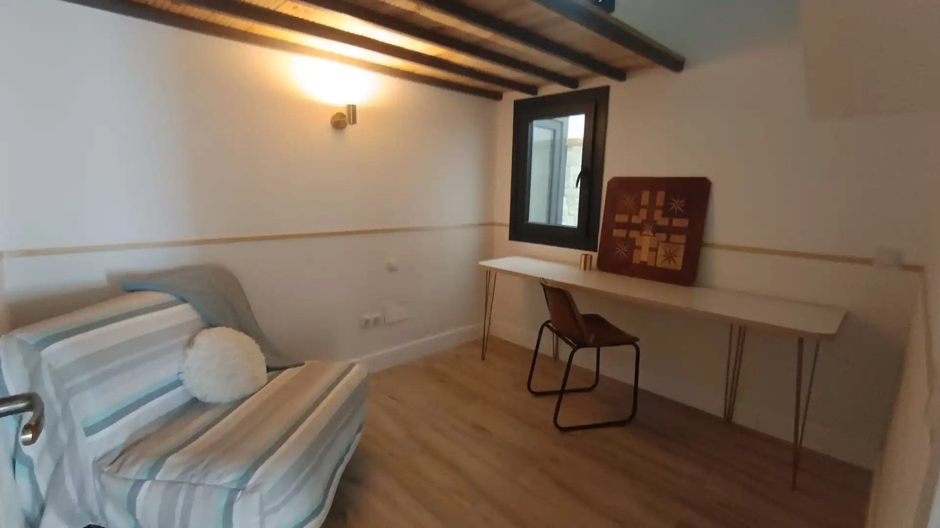 Schlafzimmer von Erdgeschoss zum Verkauf in Mataró mit Klimaanlage, Heizung und Privatgarten