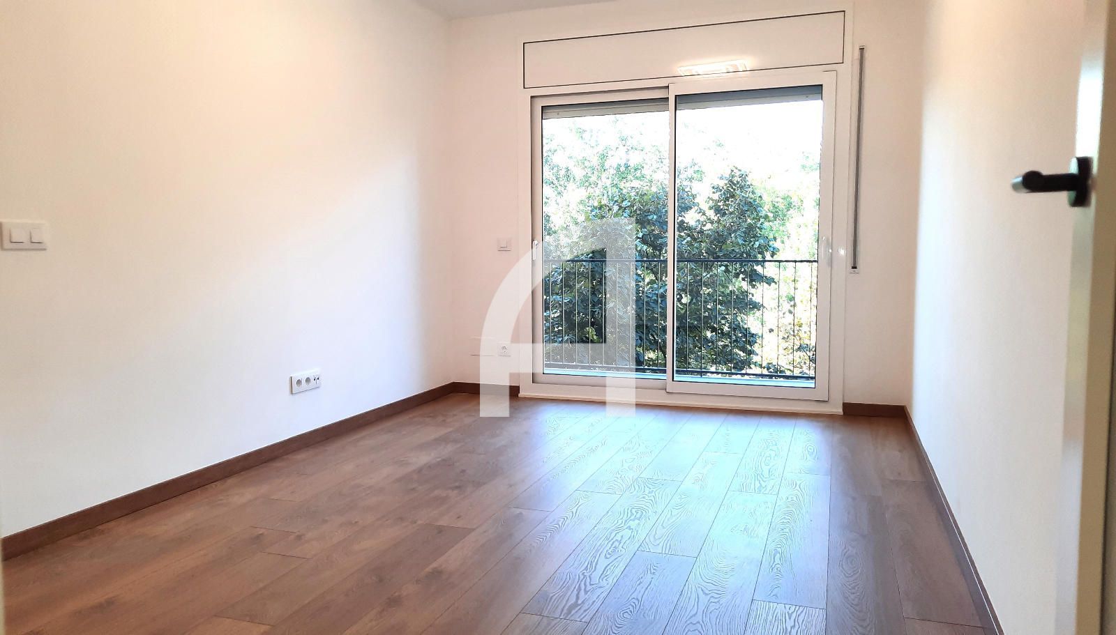 Bedroom of Flat for sale in Girona Capital  with Air Conditioner and Terrace