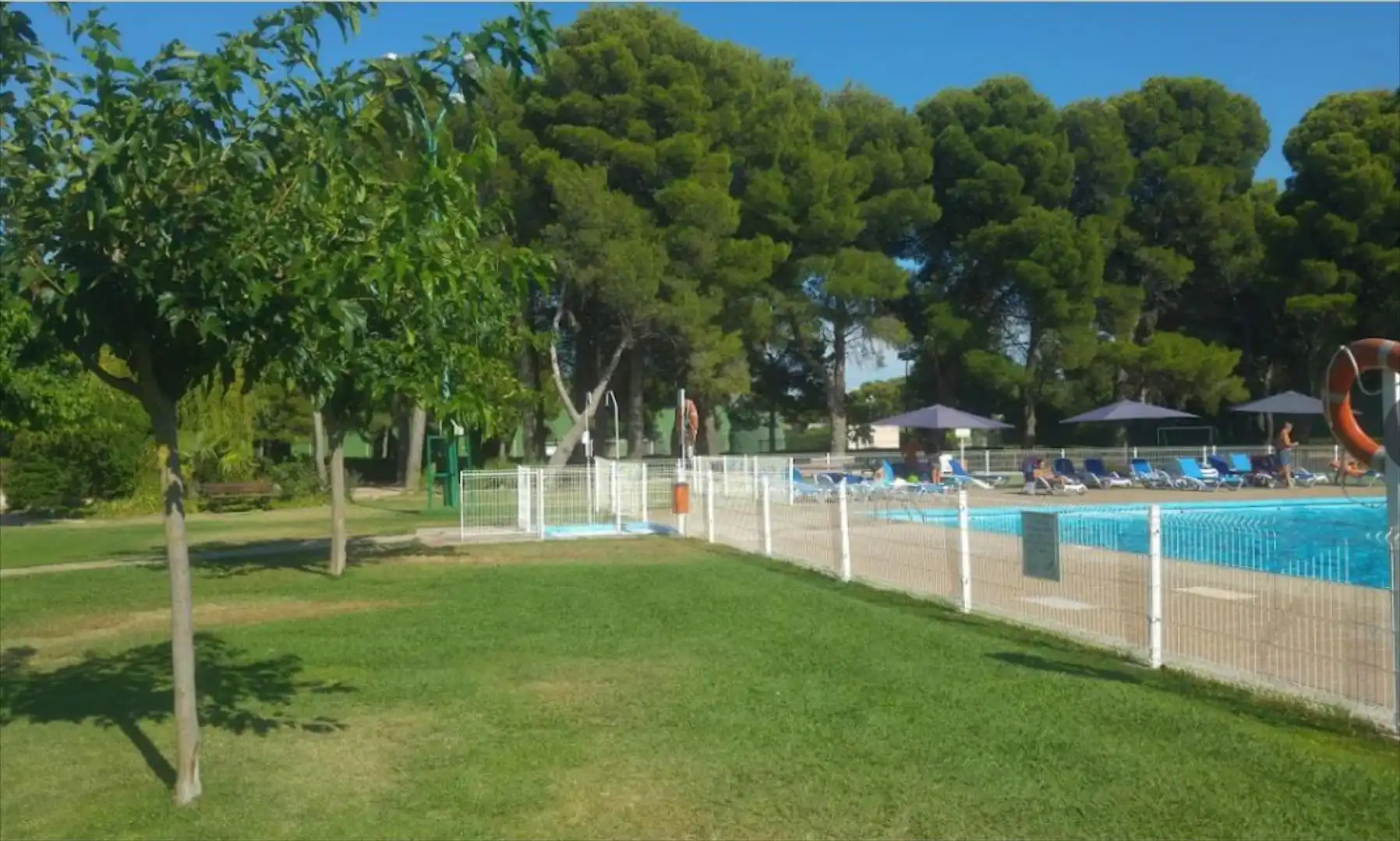 Piscina de Casa o xalet en venda en La Muela