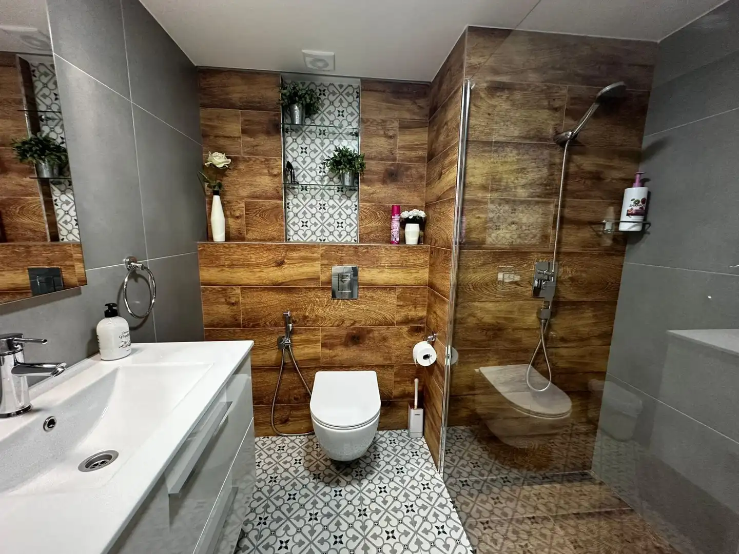 Bany de Apartament de lloguer en San Bartolomé de Tirajana amb Calefacció, Moblat i Balcó