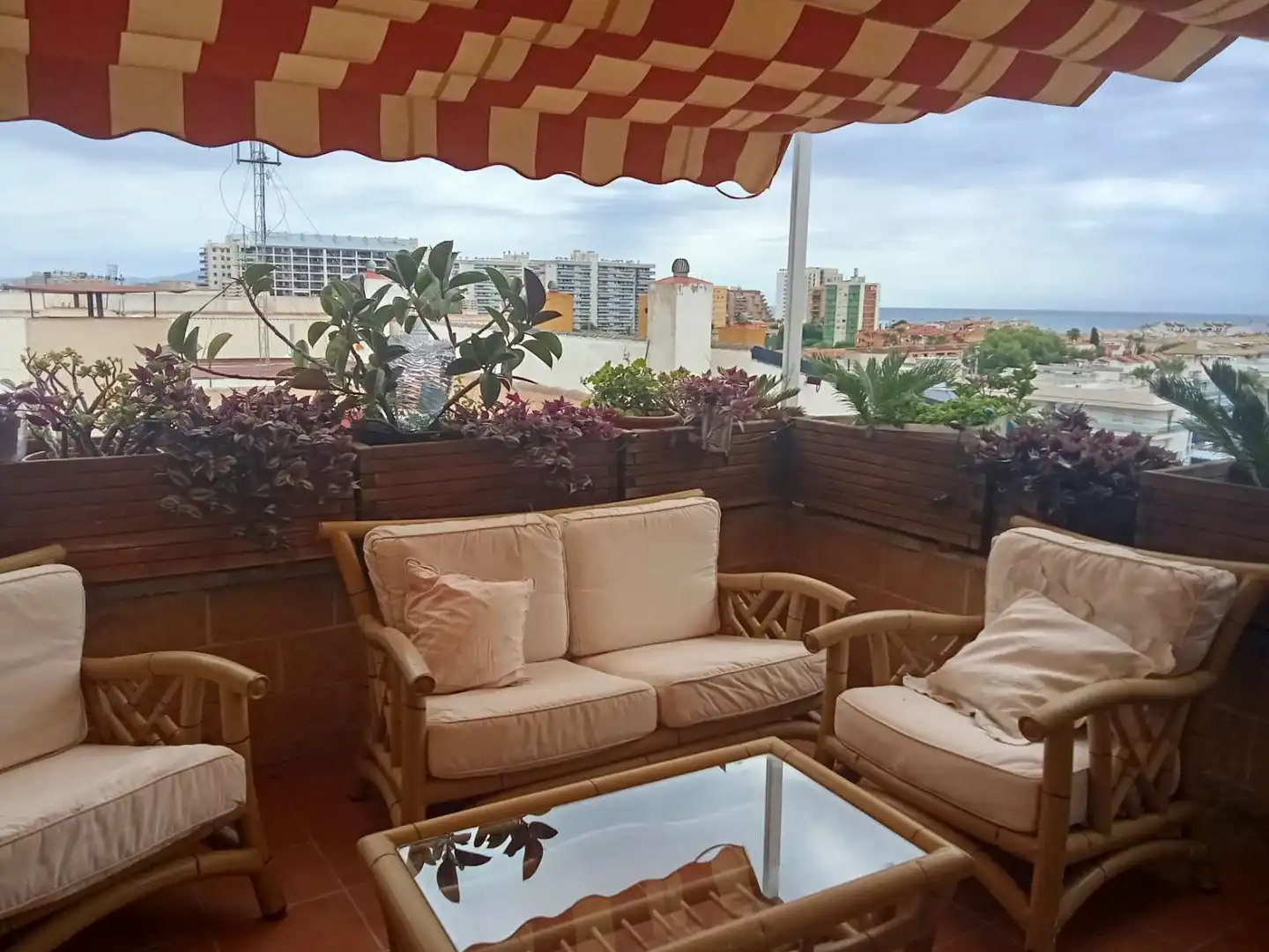 Terrasse von Maisonette zum Verkauf in Oropesa del Mar / Orpesa mit Klimaanlage, Schwimmbad und Möbliert