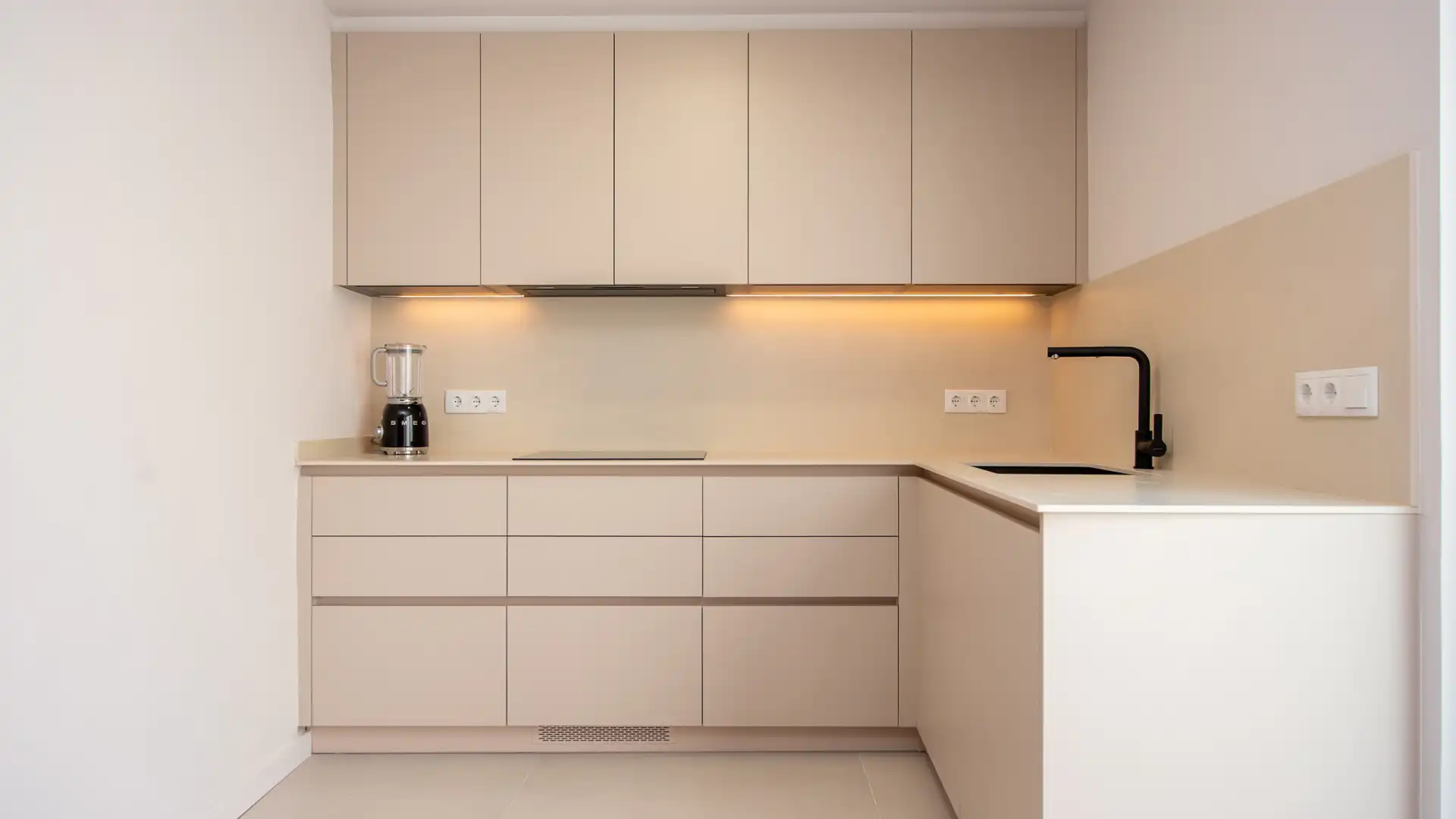 Cuina de Casa adosada en venda en Sant Feliu de Guíxols amb Calefacció, Parquet i Terrassa