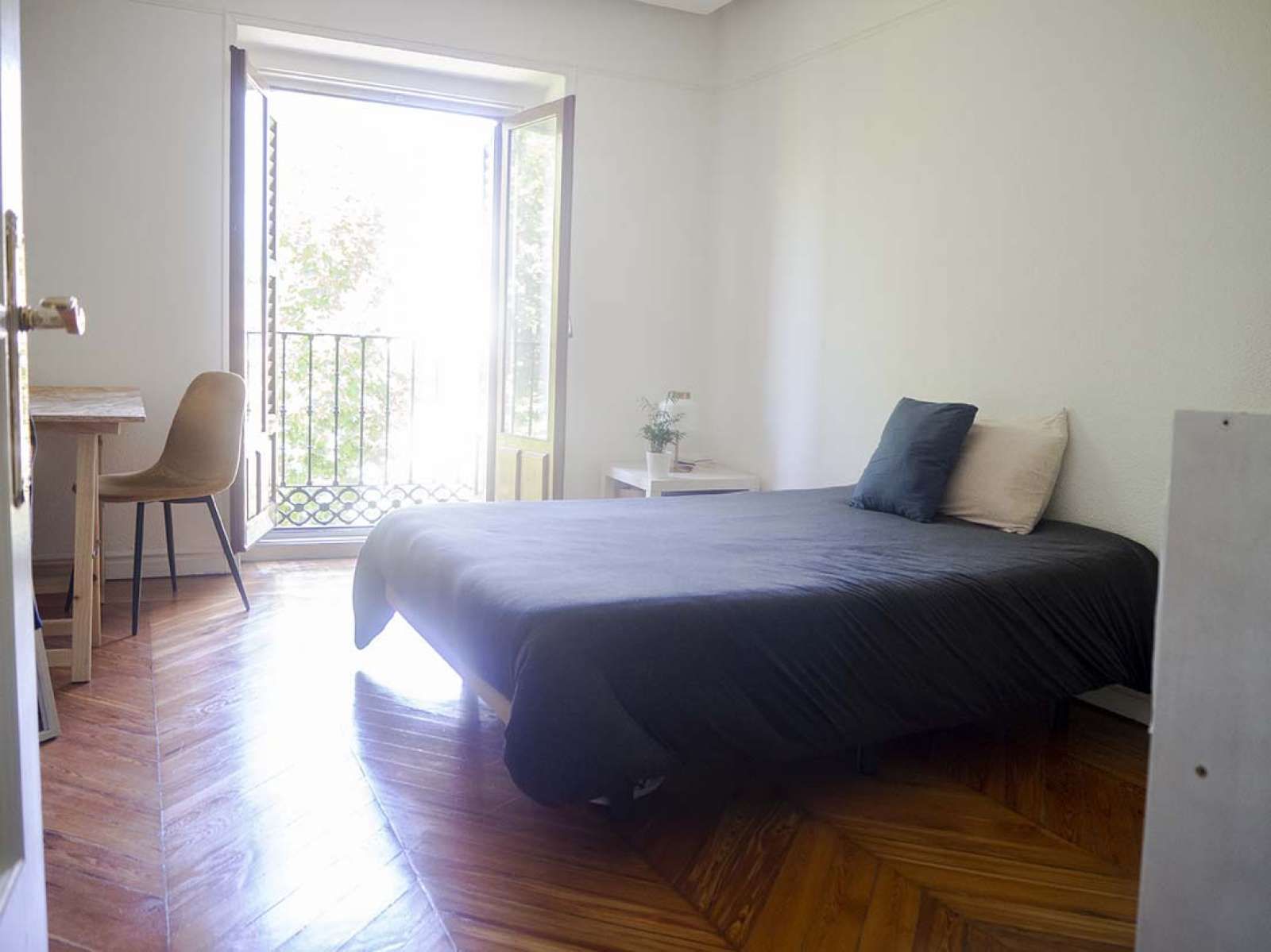 Bedroom of Flat to share in  Madrid Capital  with Air Conditioner, Heating and Terrace