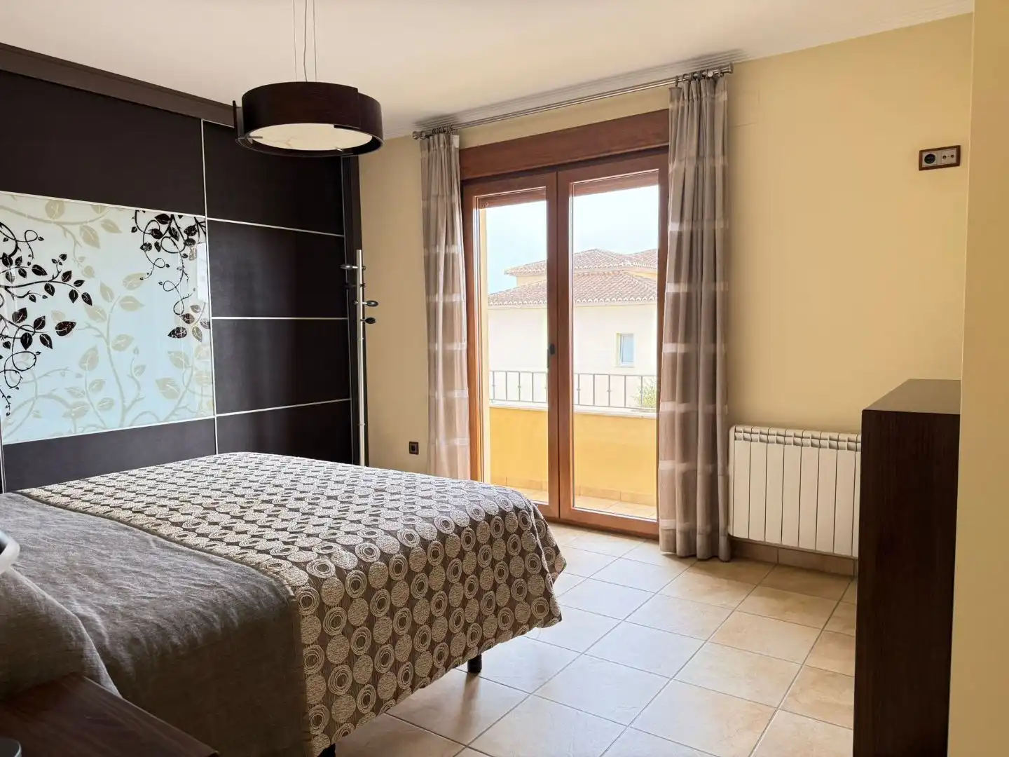 Dormitori de Casa o xalet en venda en Oliva amb Aire condicionat, Terrassa i Piscina