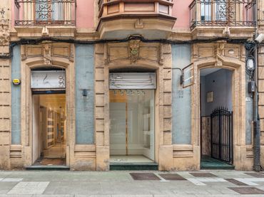 Locale commerciale in affitto a Calle Cabrales