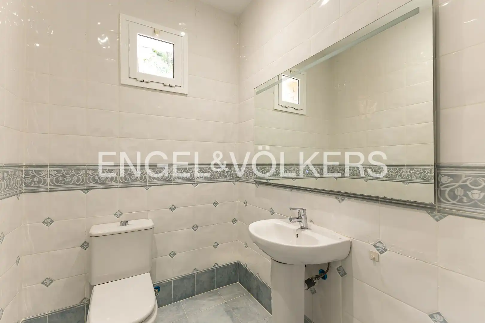 Baño de Casa o chalet de alquiler en Corbera de Llobregat con Aire acondicionado, Calefacción y Jardín privado