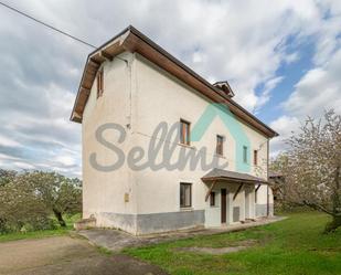 Vista exterior de Casa o xalet en venda en Cudillero amb Calefacció, Jardí privat i Parquet