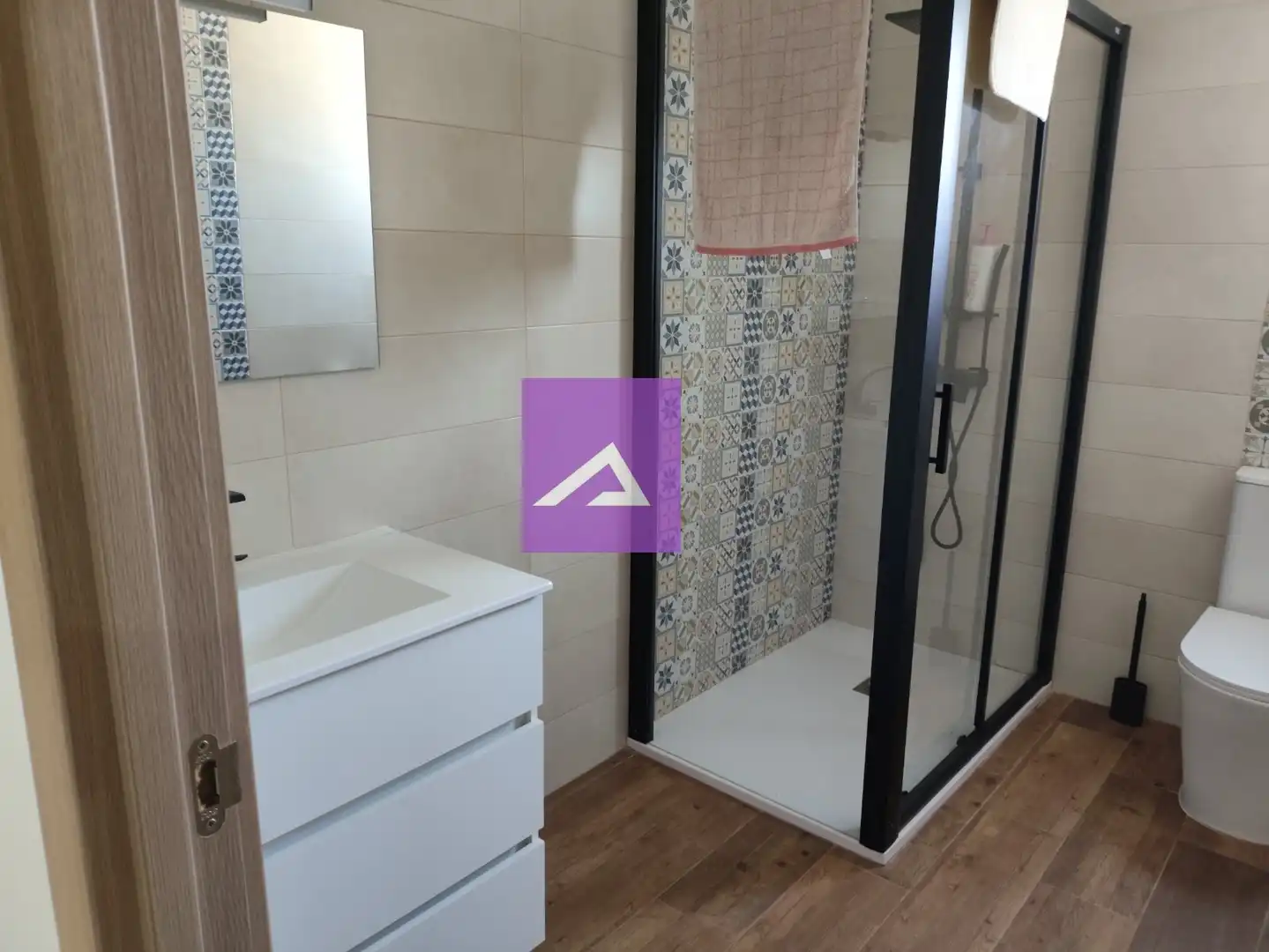 Bathroom of Houses for sale in Torrent  with Air Conditioner, Private garden and Storage room