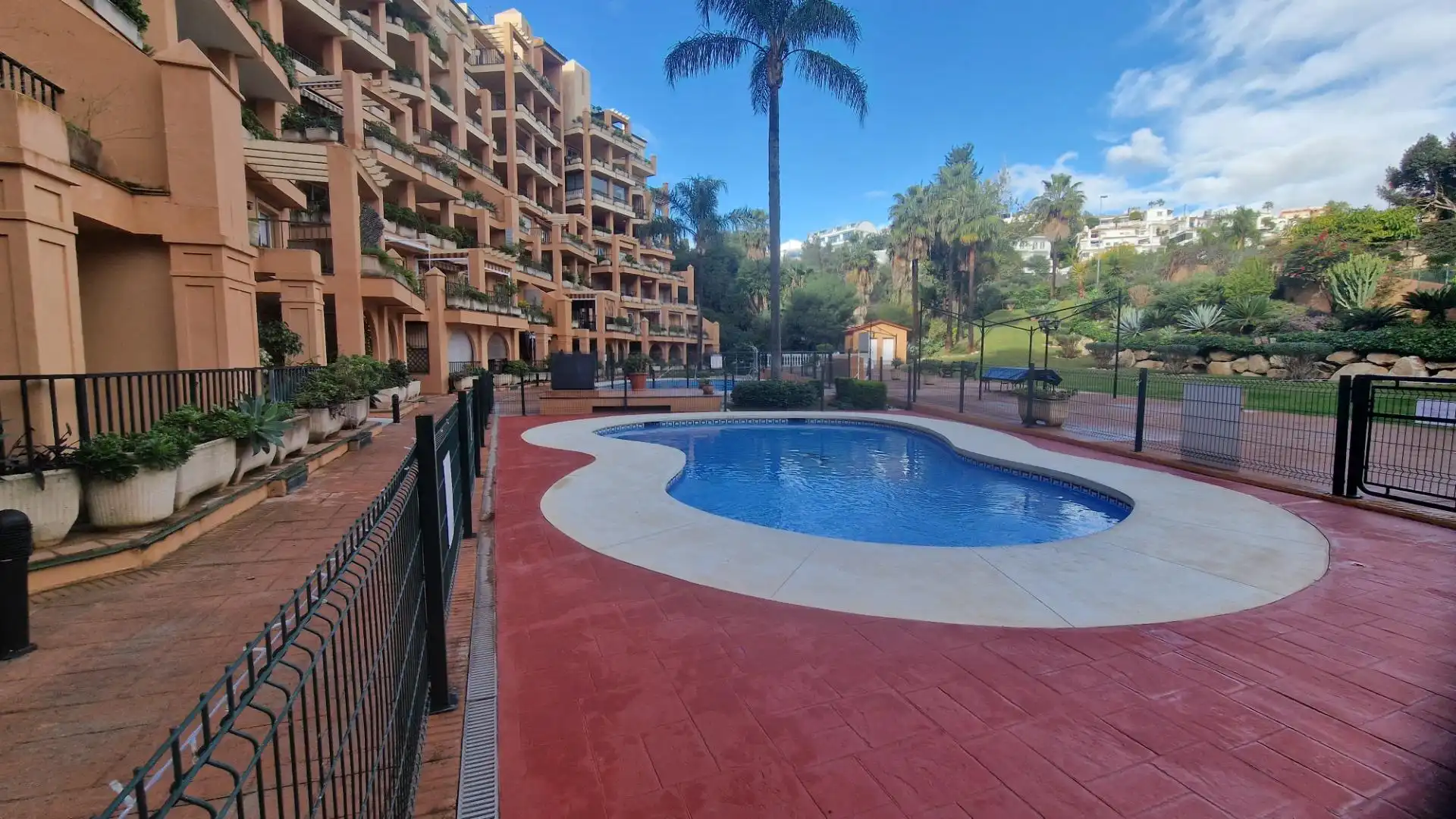 Piscina de Àtic en venda en Fuengirola amb Aire condicionat, Calefacció i Jardí privat