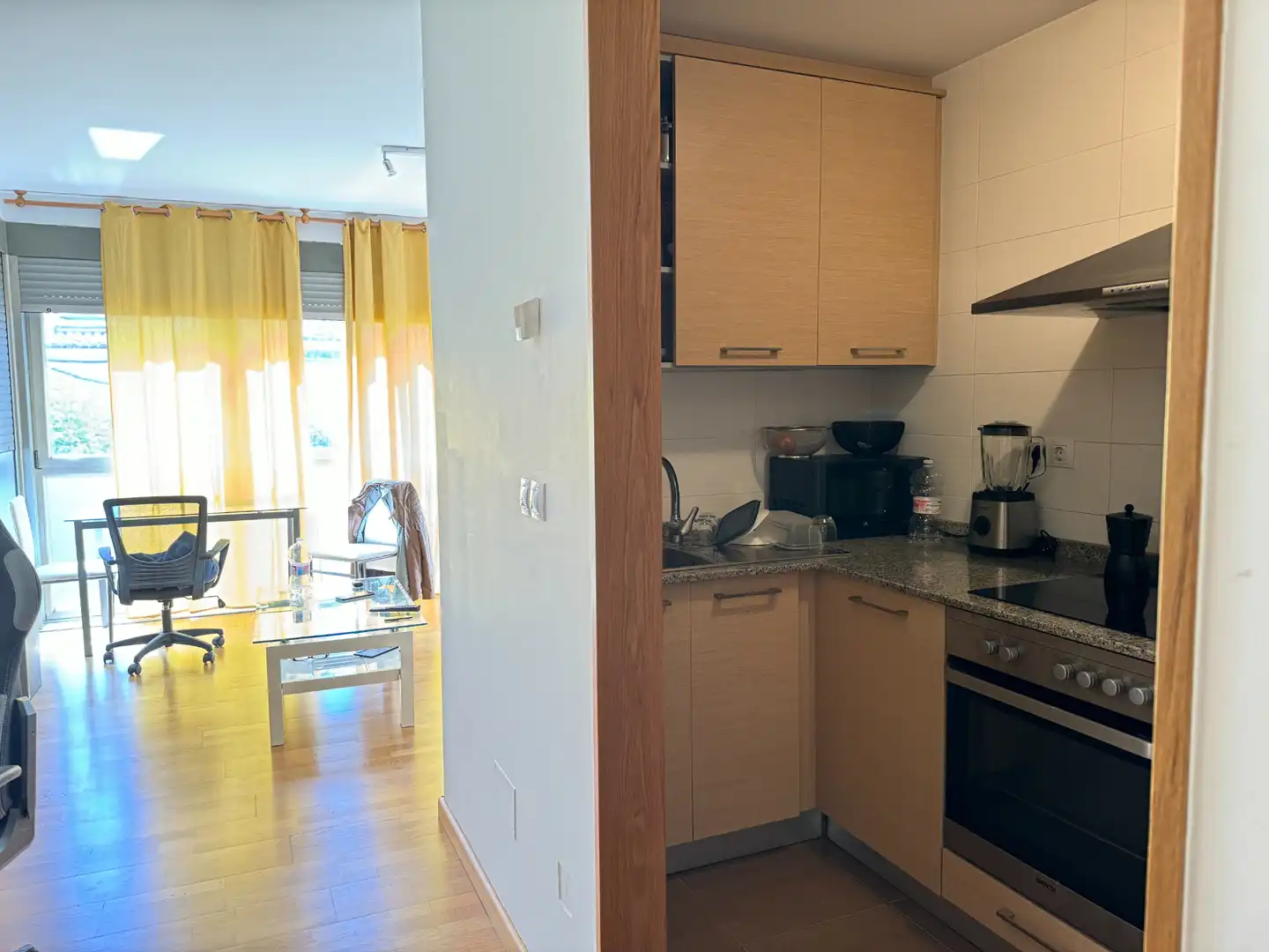 Cuina de Apartament de lloguer en Santiago de Compostela  amb Calefacció, Traster i Moblat