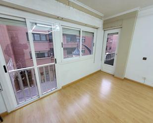 Dormitori de Apartament en venda en Elda amb Balcó