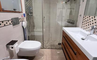 Bathroom of Flat for sale in Sant Adrià de Besòs  with Air Conditioner, Heating and Parquet flooring