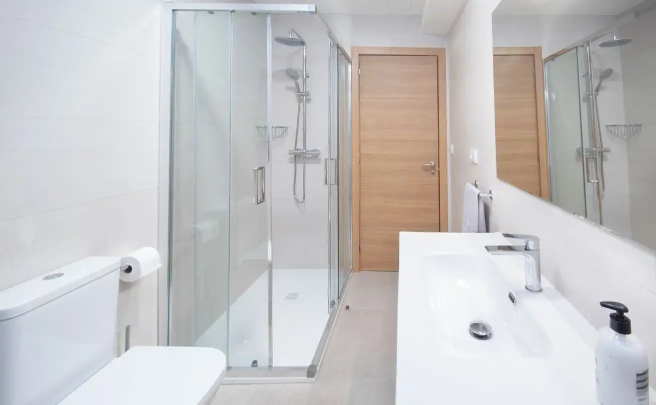 Baño de Piso de alquiler en Carballo con Calefacción