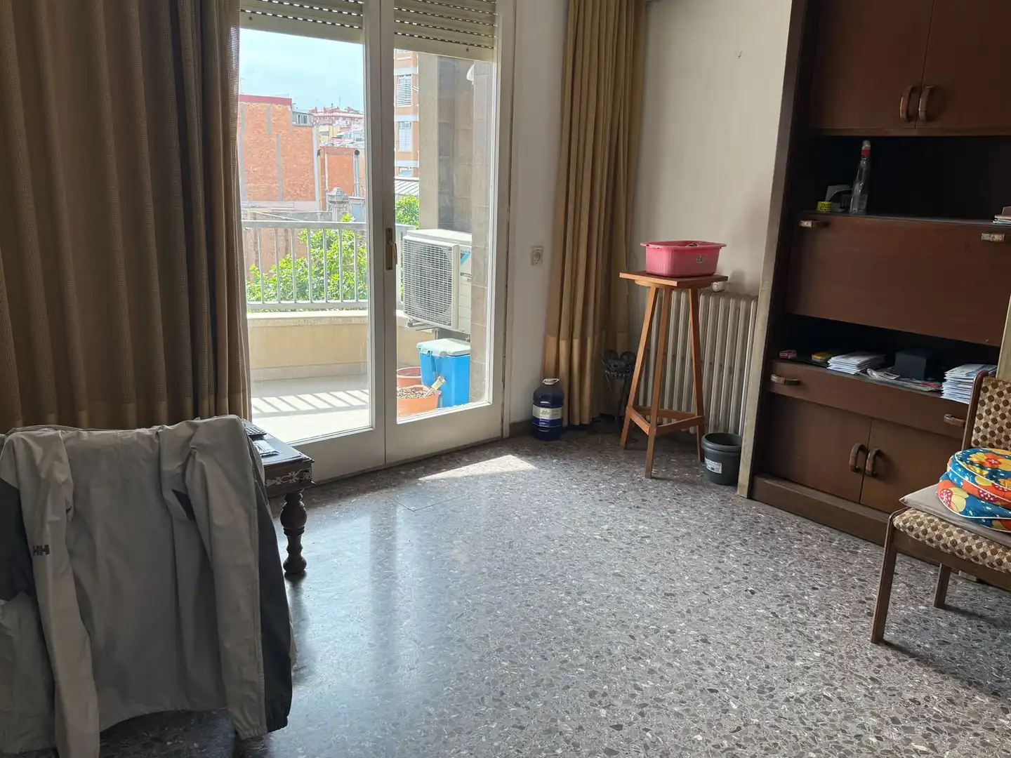 Terraza de Piso en venta en L'Hospitalet de Llobregat con Calefacción, Terraza y Alarma