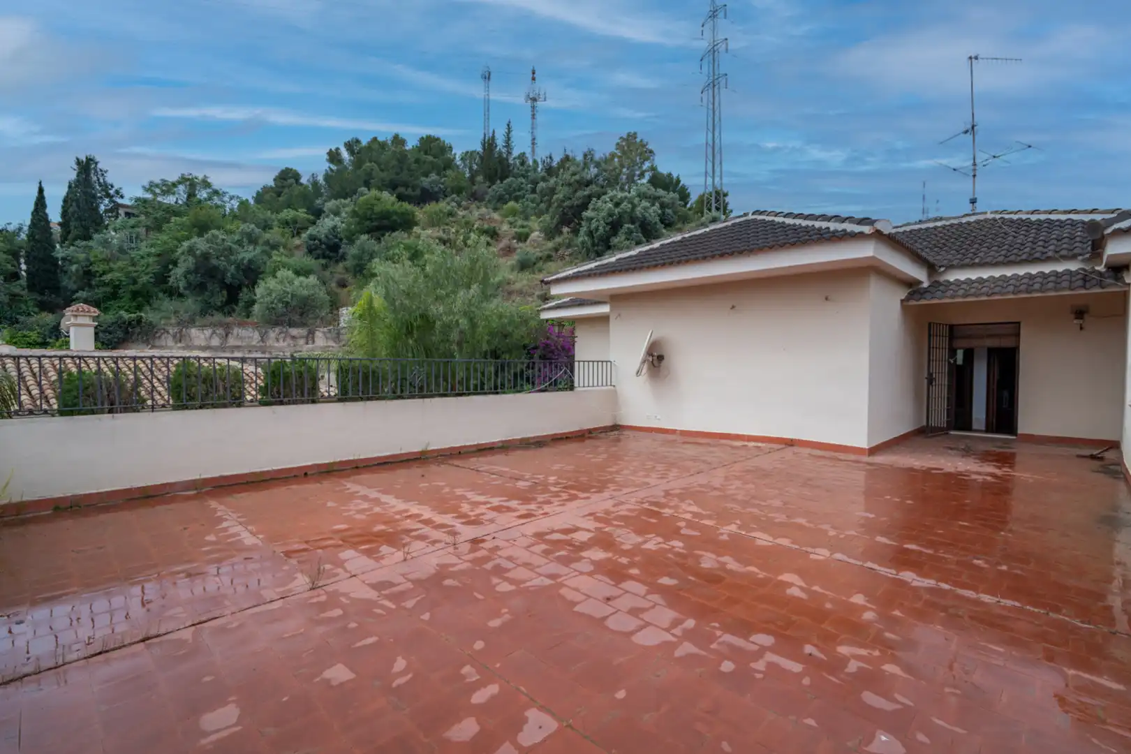 Terrassa de Casa o xalet en venda en Málaga amb Jardí privat, Traster i Piscina