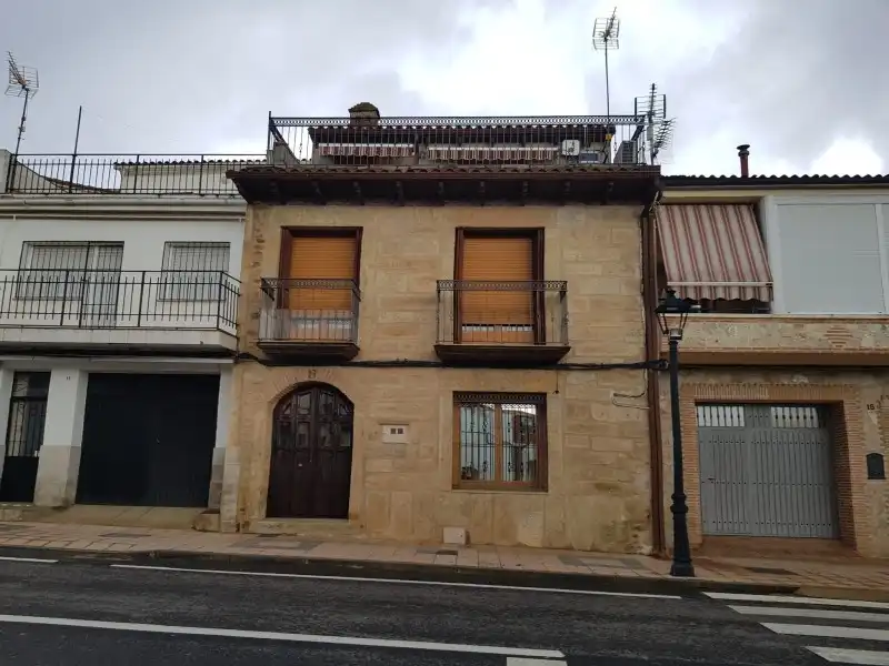 Vista exterior de Casa o xalet en venda en Tejeda de Tiétar amb Aire condicionat, Calefacció i Jardí privat