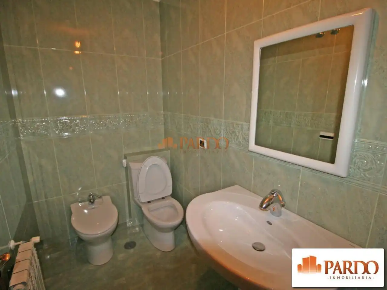 Badezimmer von Wohnung zur Miete in Ferrol mit Heizung und Abstellraum