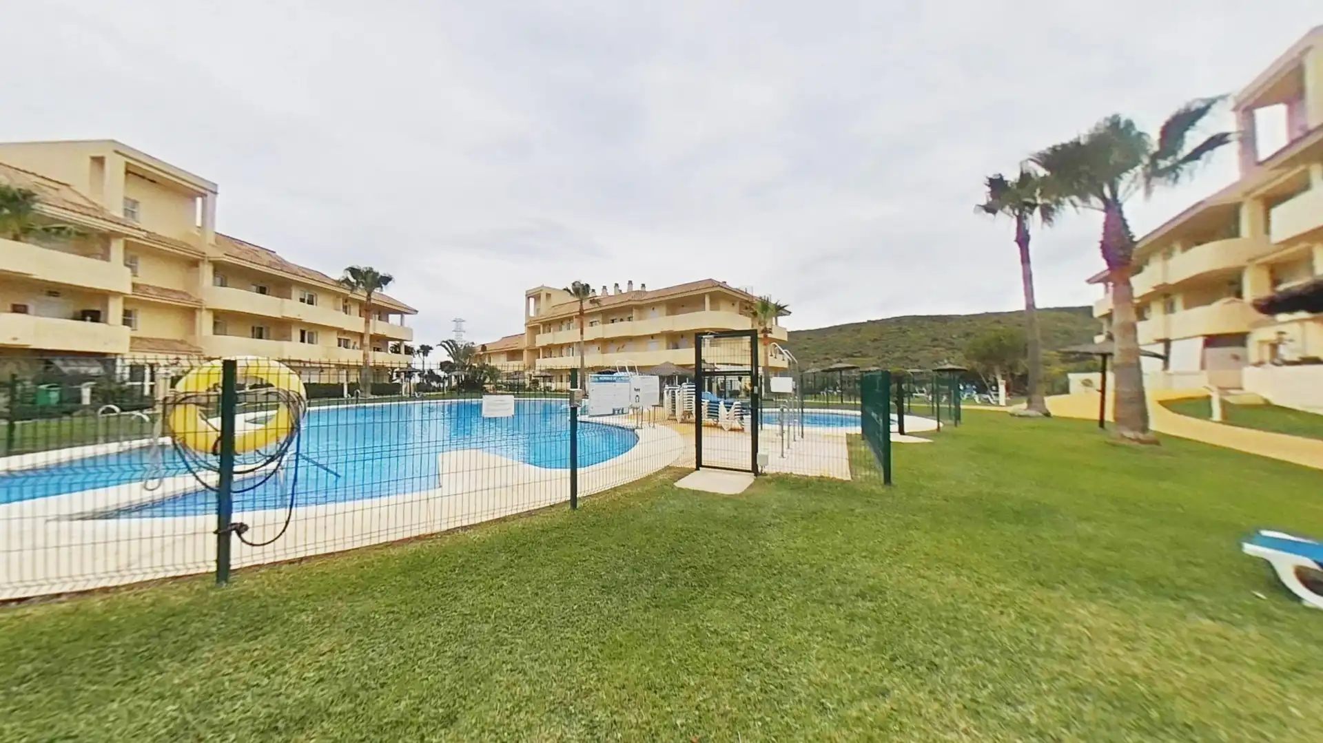 Swimming pool of Flat for sale in Manilva