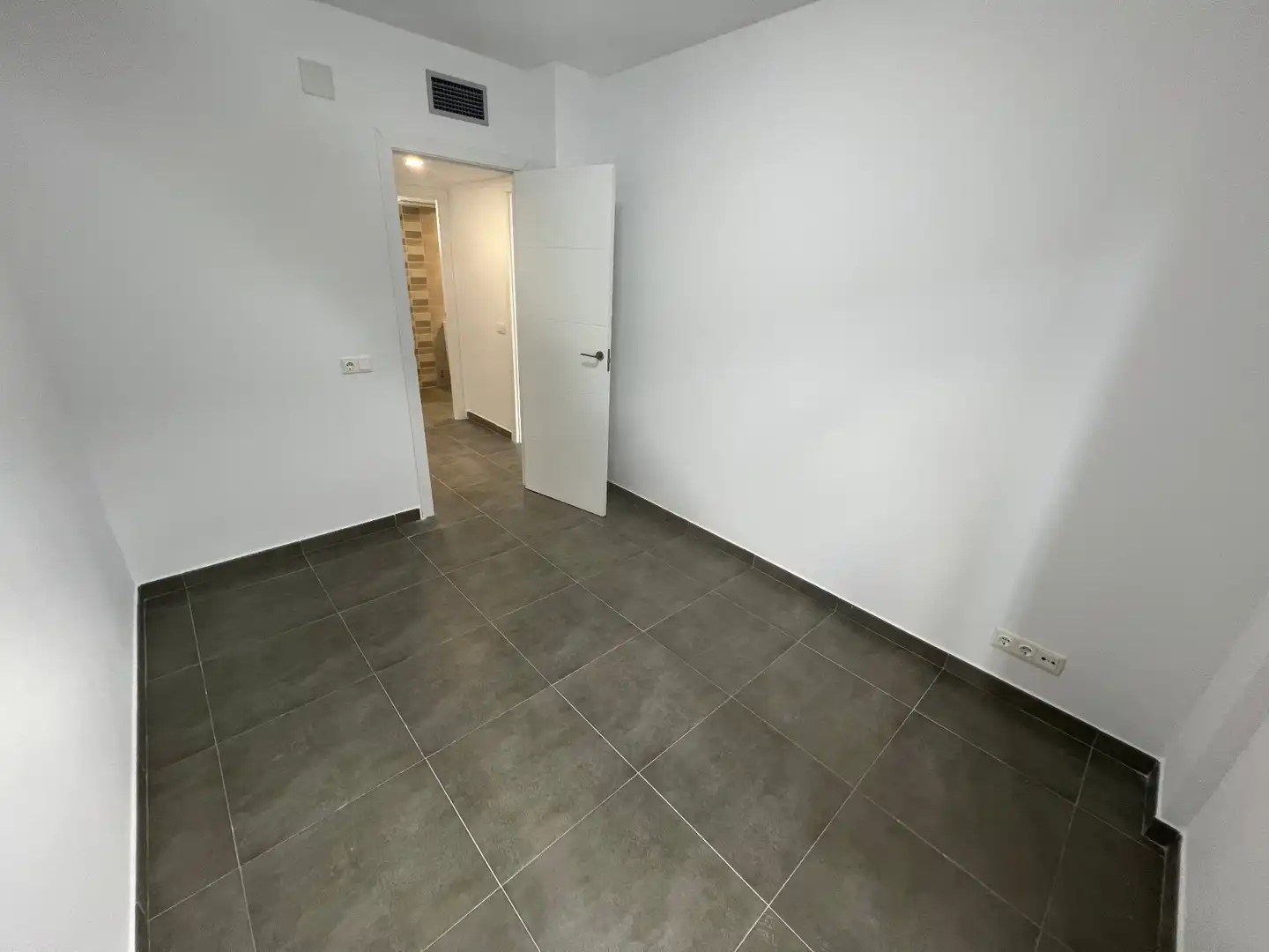 Wohnung zum Verkauf in La Fuliola mit Klimaanlage, Heizung und Abstellraum