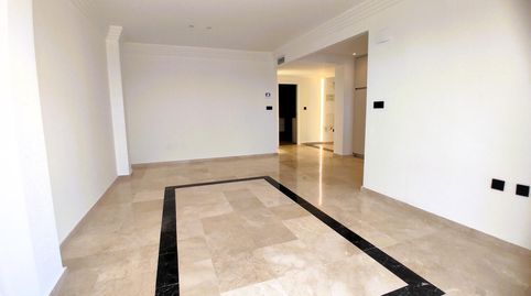 Foto 5 de Apartamento de alquiler en Playa Bajadilla - Puertos, Marbella