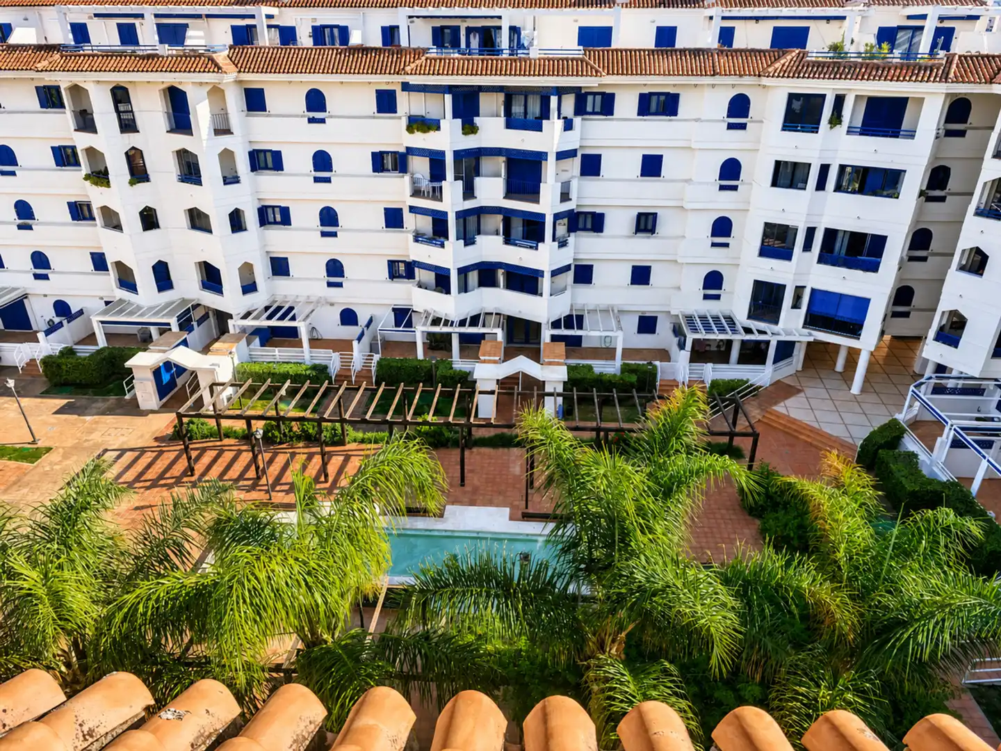 Vista exterior de Ático en venta en Manilva con Aire acondicionado, Terraza y Piscina