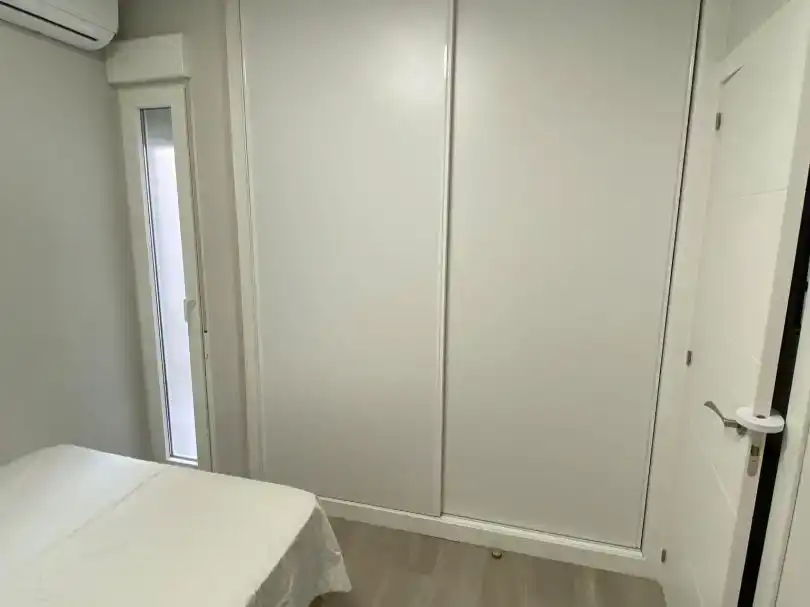 Dormitori de Pis en venda en Torrevieja amb Aire condicionat i Terrassa