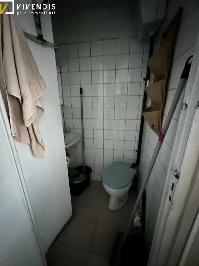 Bathroom of Office for rent in Lleida