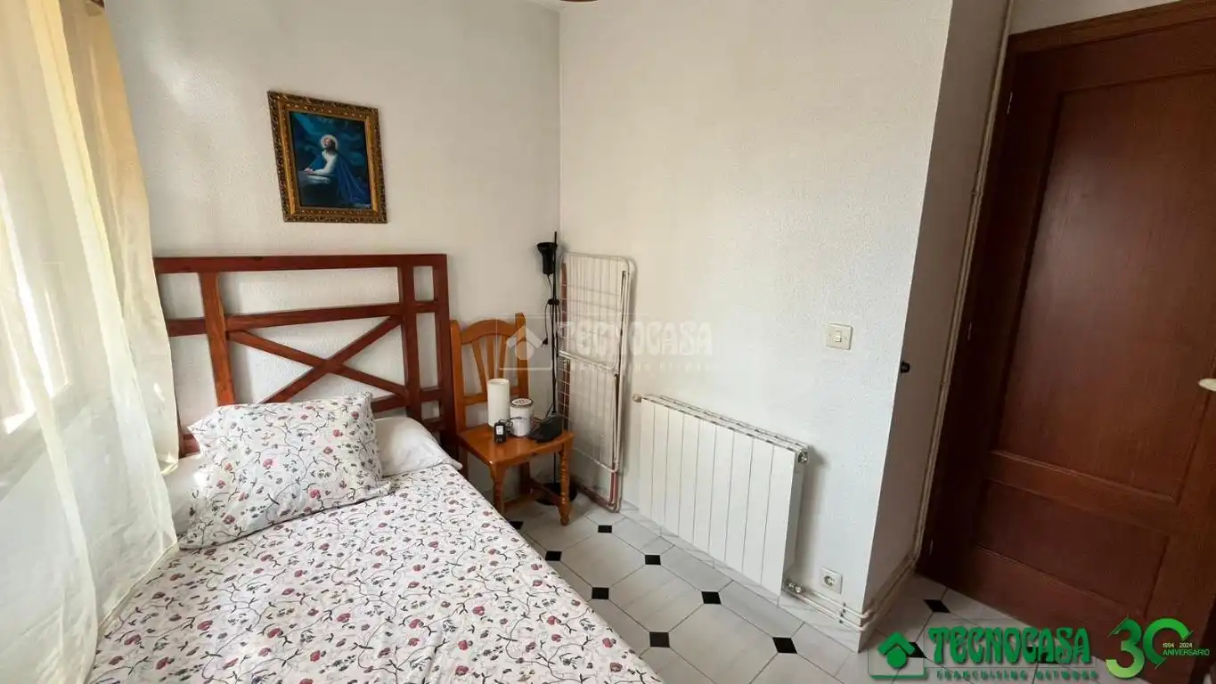 Schlafzimmer von Einfamilien-Reihenhaus zum Verkauf in San Esteban del Valle mit Klimaanlage und Heizung