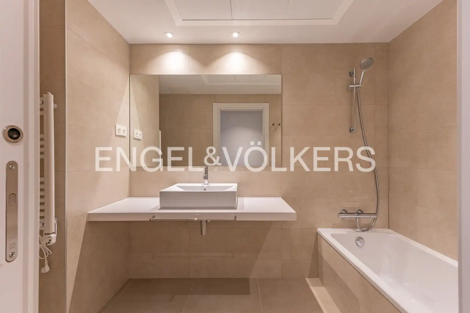 Baño de Planta baja de alquiler en Sabadell con Aire acondicionado, Calefacción y Terraza