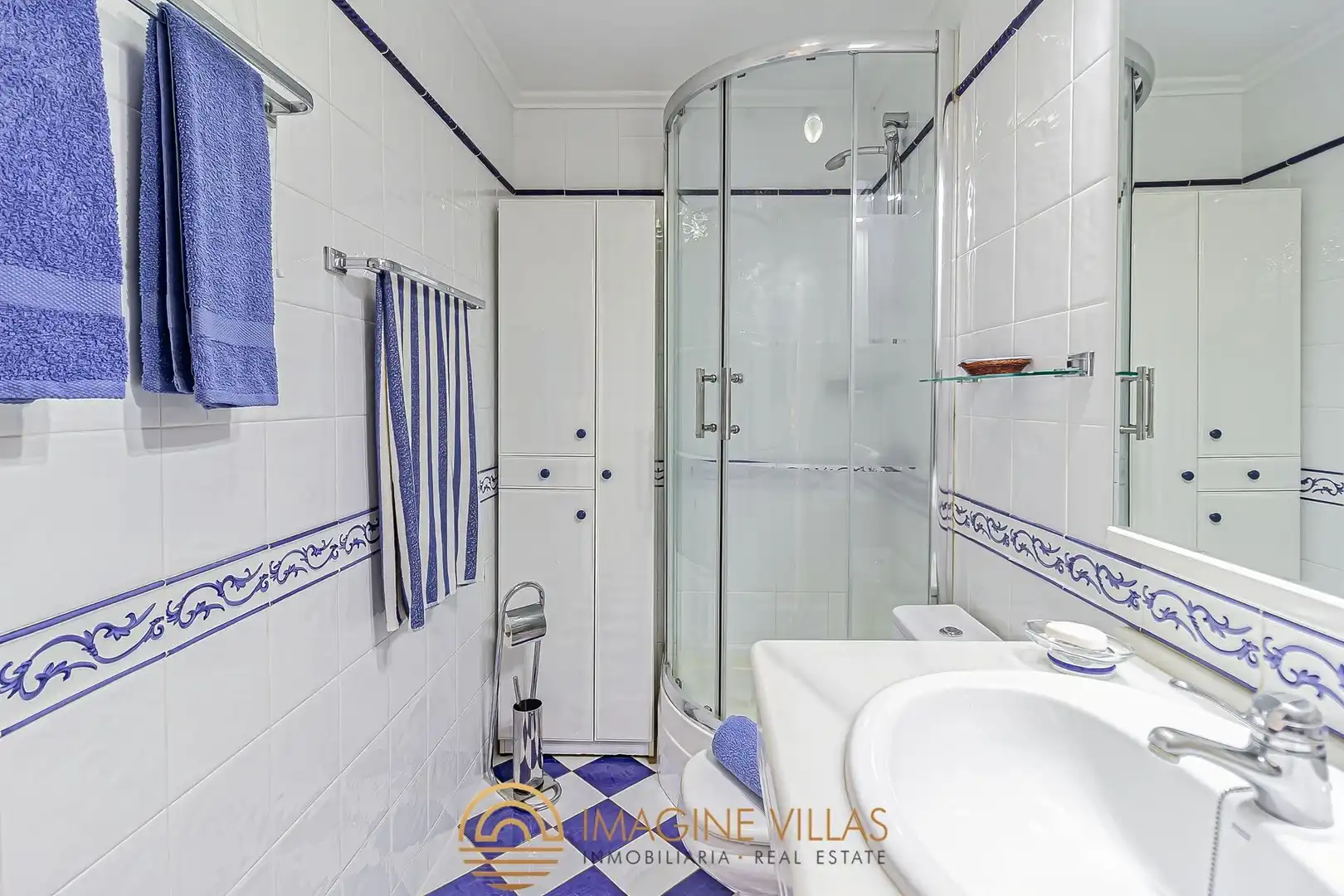 Baño de Apartamento en venta en La Manga del Mar Menor con Amueblado y Piscina comunitaria