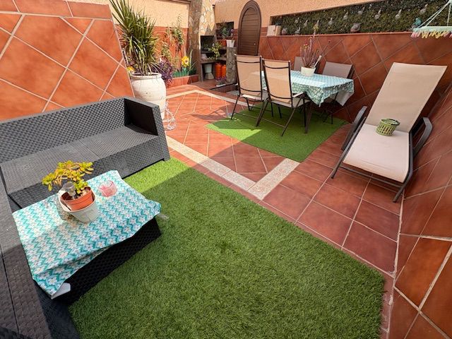 Terrassa de Casa adosada en venda en Algeciras amb Aire condicionat, Calefacció i Jardí privat