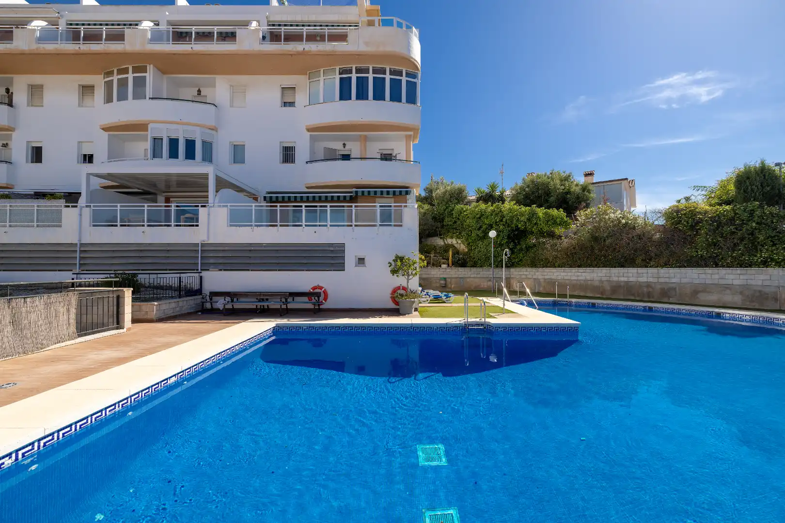 Piscina de Dúplex en venda en Rincón de la Victoria amb Aire condicionat, Calefacció i Jardí privat