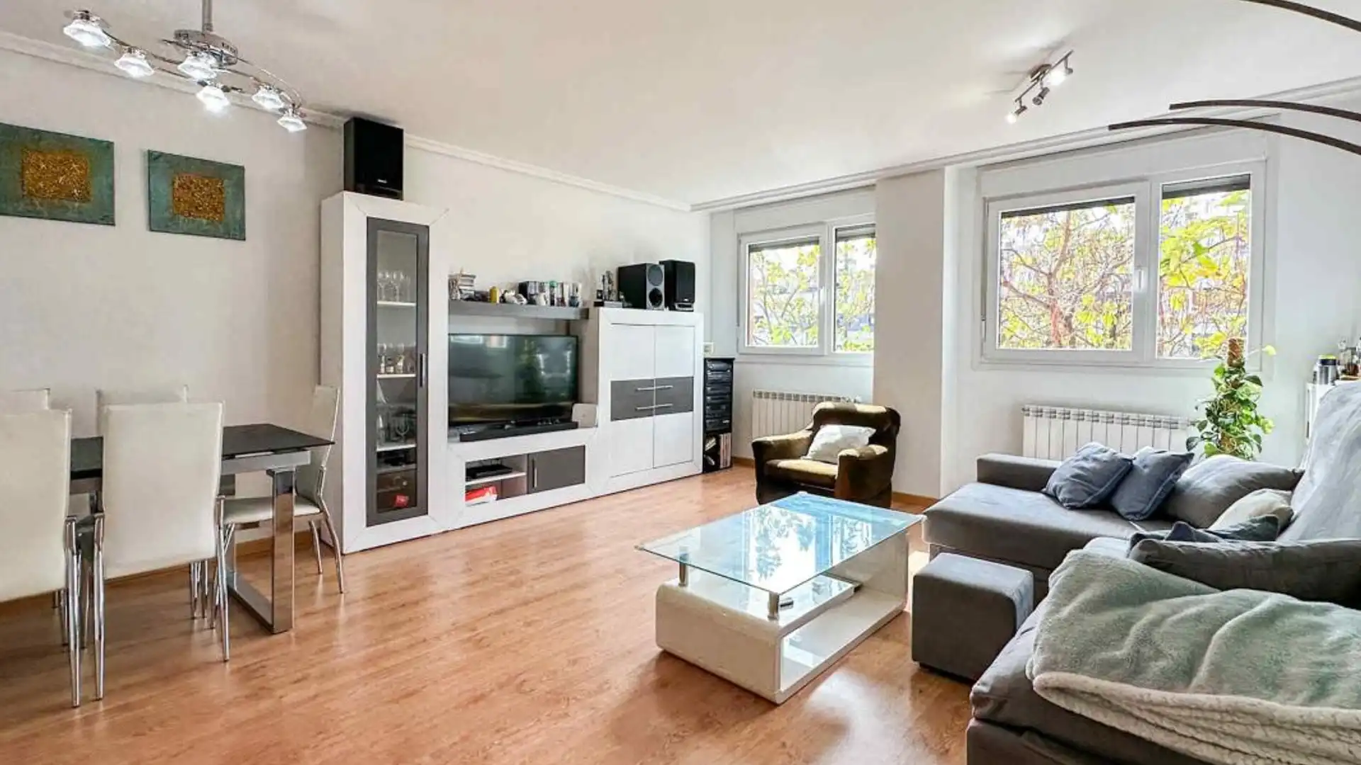 Sala de estar de Piso en venta en Villalbilla con Aire acondicionado, Calefacción y Jardín privado