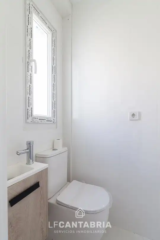 Badezimmer von Wohnung zum Verkauf in Santander