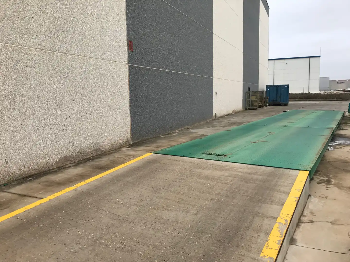 Aparcament de Nau industrial de lloguer en Alovera amb Calefacció i Alarma