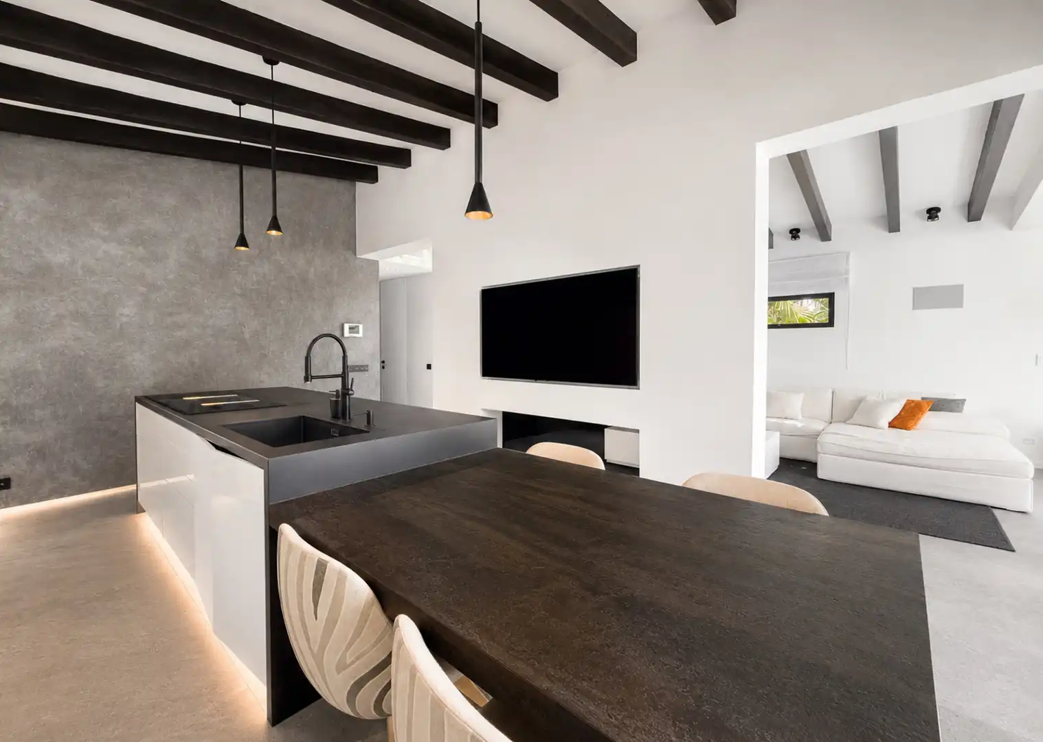 Cuina de Casa o xalet en venda en Marbella amb Aire condicionat, Jardí privat i Terrassa