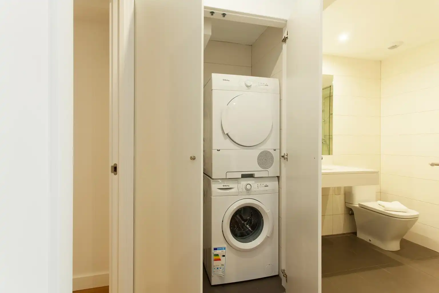 Bany de Apartament de lloguer en Alcalá de Henares amb Aire condicionat, Calefacció i Parquet