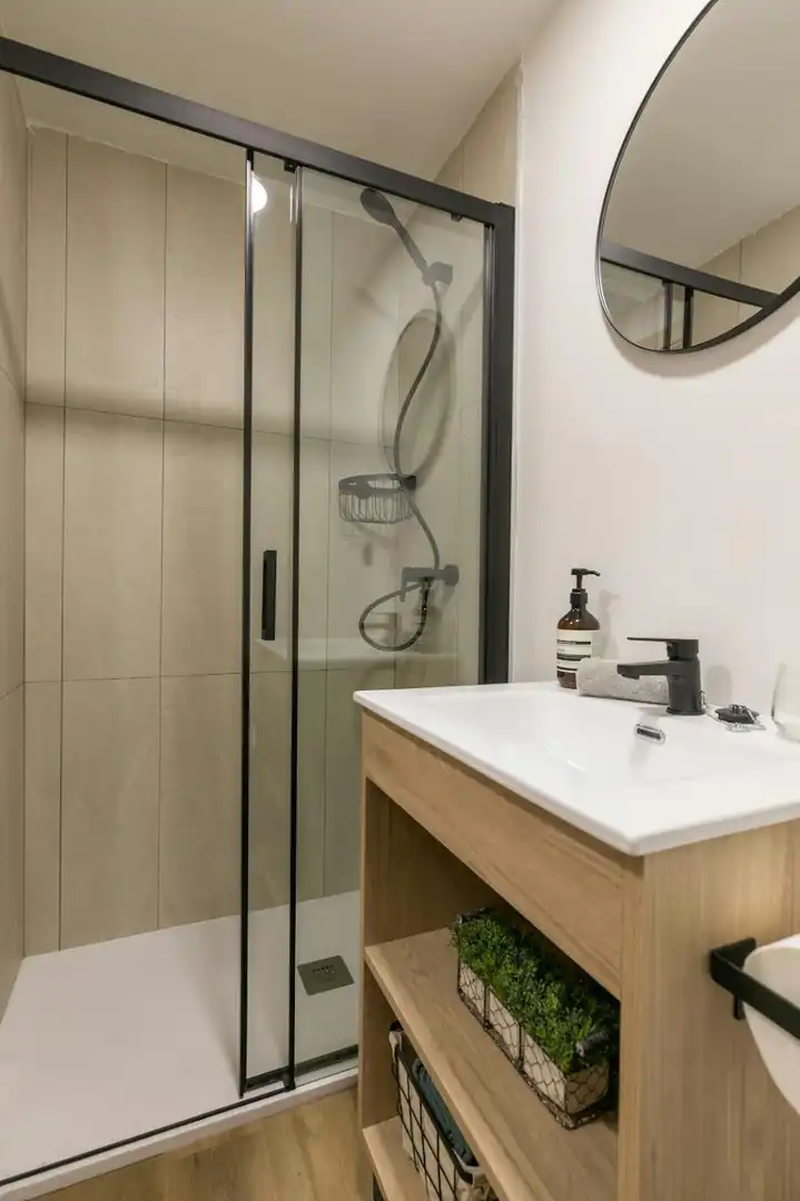 Badezimmer von Gebäude zur Miete in Madrid