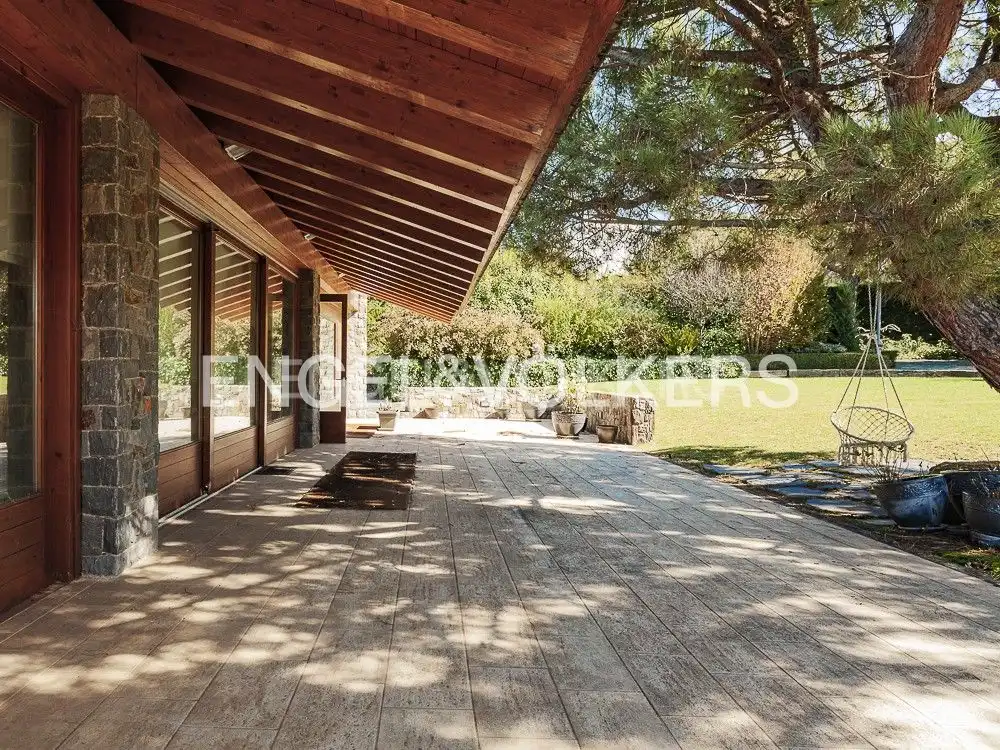 Terrasse von Country house zum Verkauf in Seva mit Klimaanlage, Heizung und Privatgarten