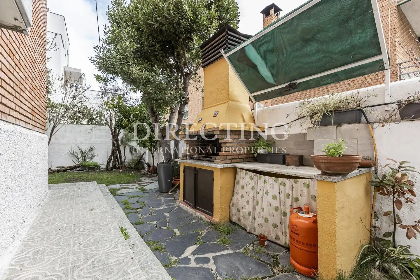 Vista exterior de Casa o xalet en venda en Madrid amb Aire condicionat, Calefacció i Jardí privat