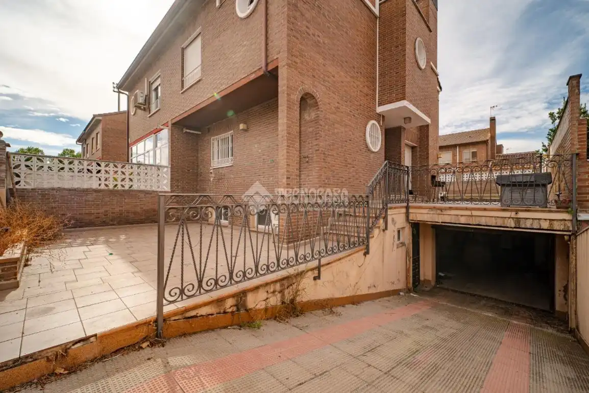 Vista exterior de Casa adosada en venta en Arganda del Rey con Aire acondicionado y Calefacción