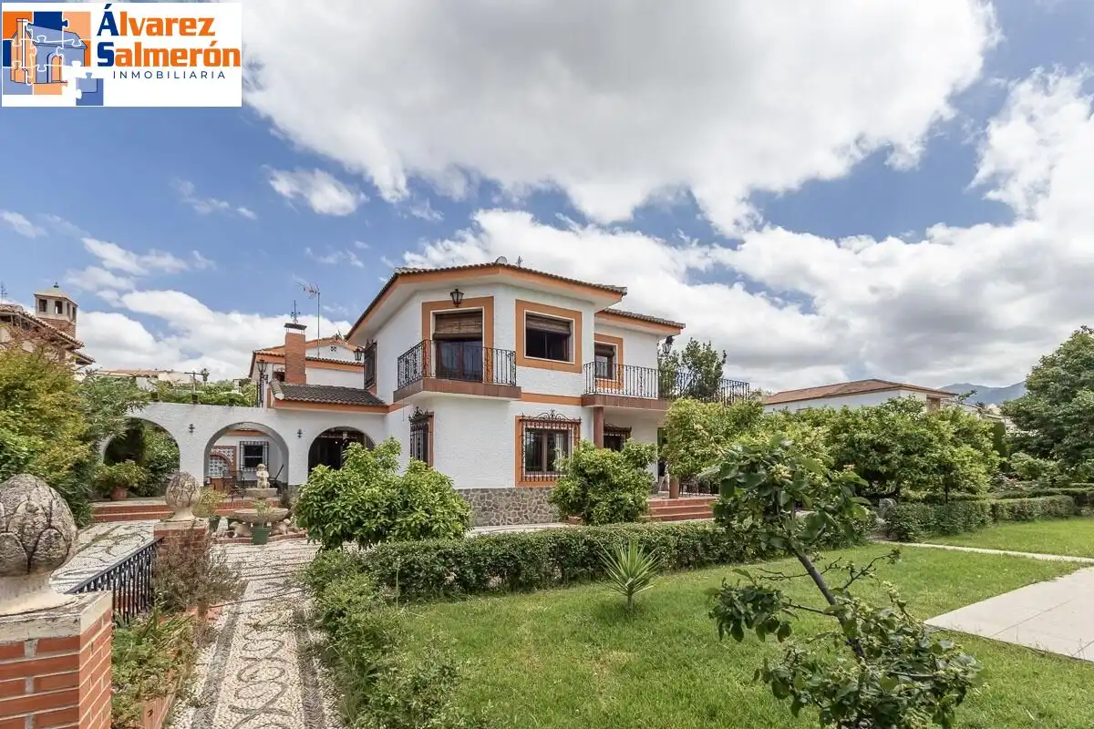 Vista exterior de Casa o chalet en venta en Huétor Vega con Aire acondicionado, Calefacción y Jardín privado