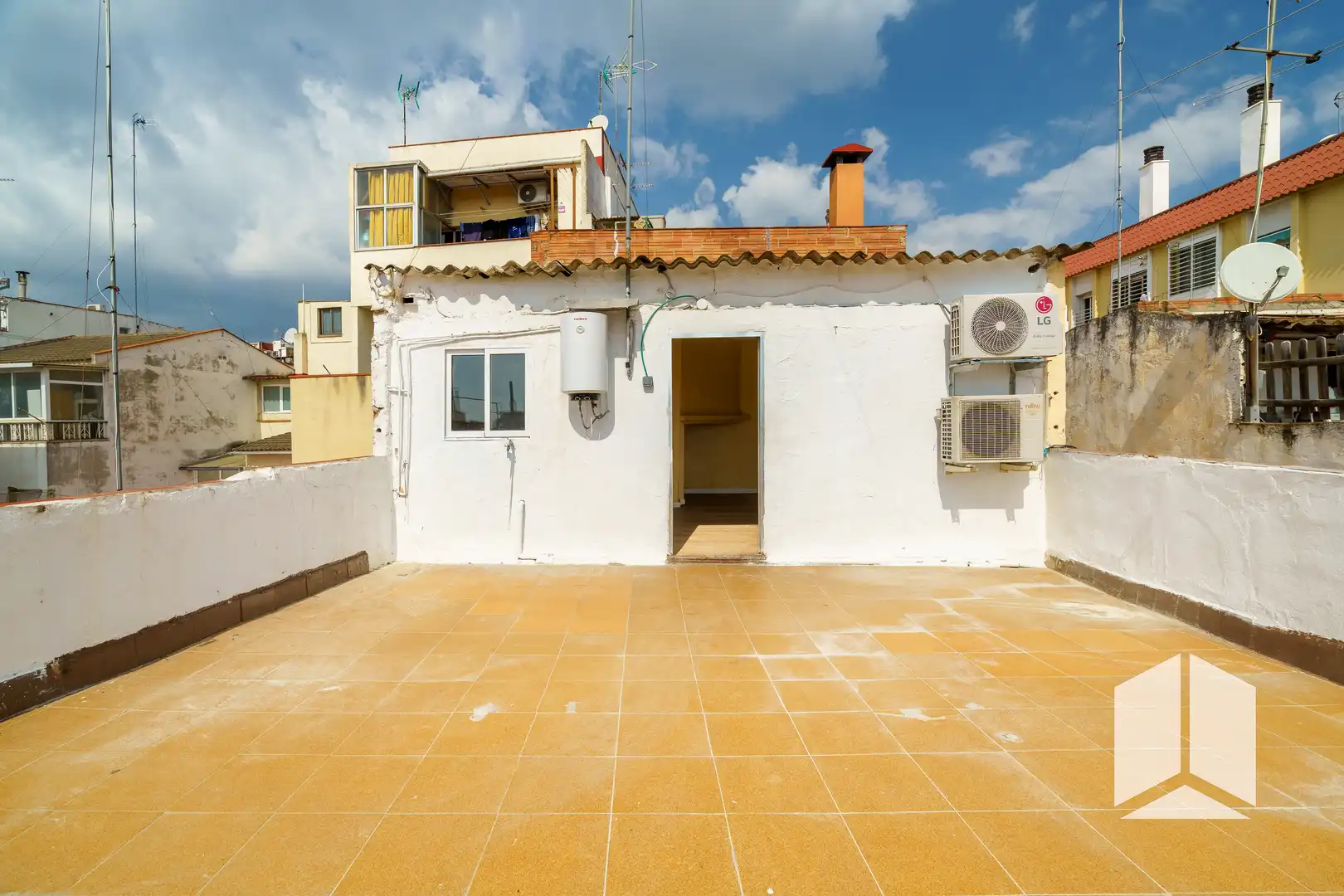 Vista exterior de Casa adosada en venta en Castelldefels con Terraza