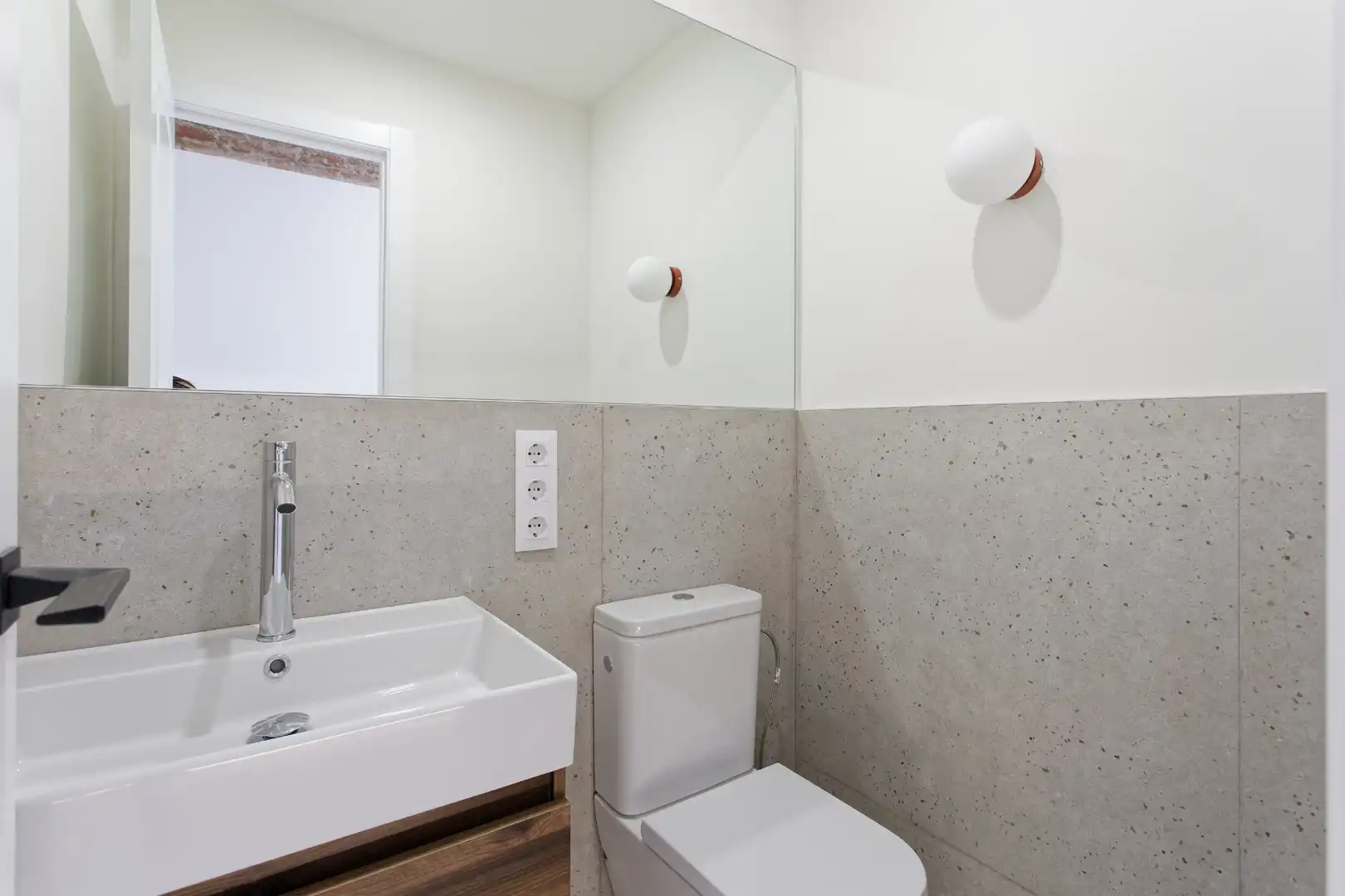 Bathroom of Flat for sale in Barcelona  with Air Conditioner, Heating and Oven