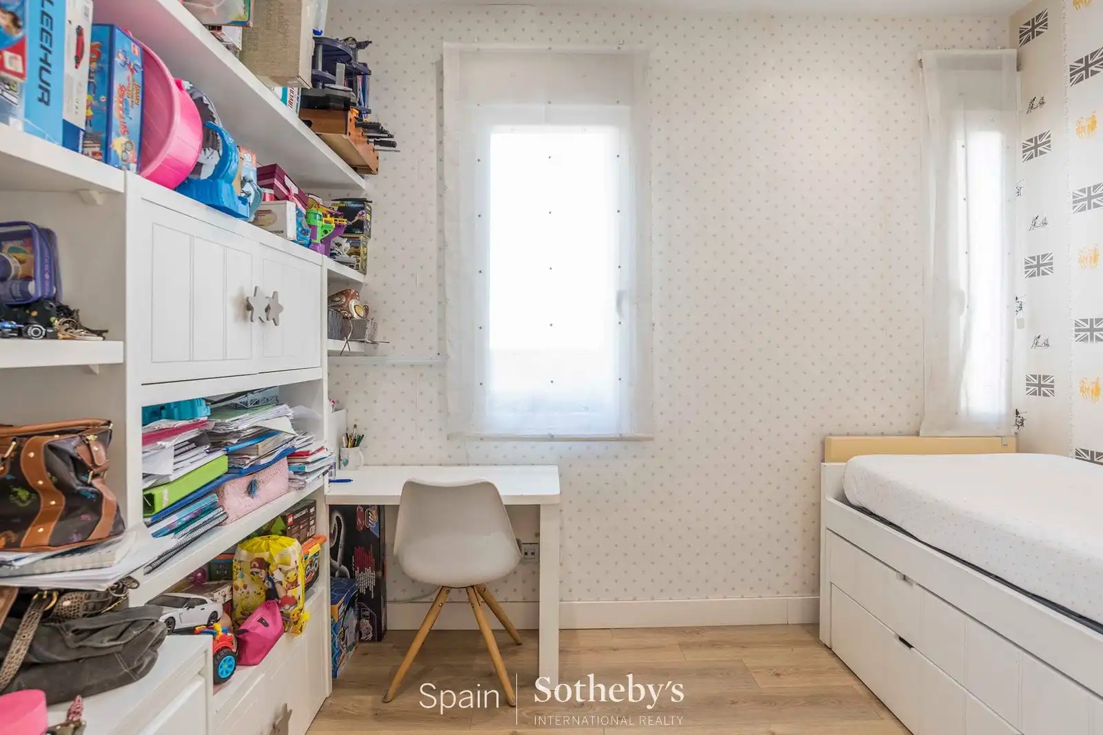 Dormitori de Apartament en venda en Madrid amb Aire condicionat, Calefacció i Terrassa