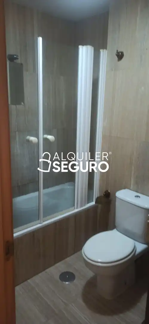Bathroom of Flat for rent in Madrid  with Heating