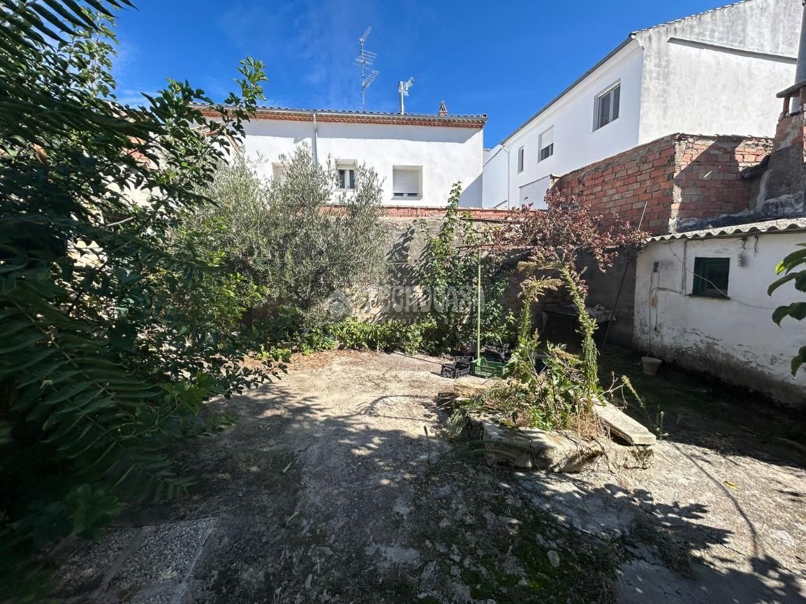 Jardí de Casa adosada en venda en Baeza